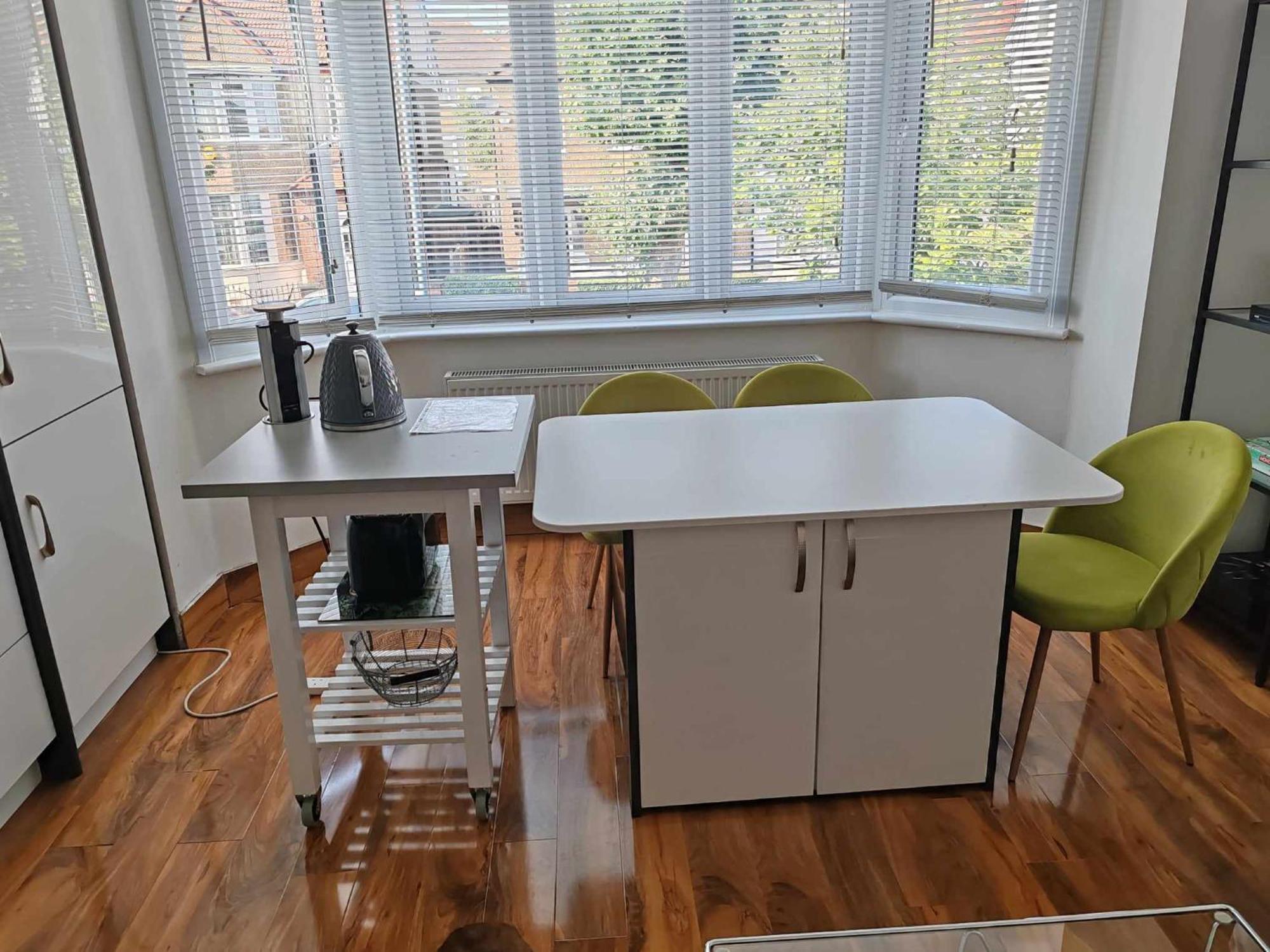 Appartamento Two Bedroom In Dollis Hill Londra