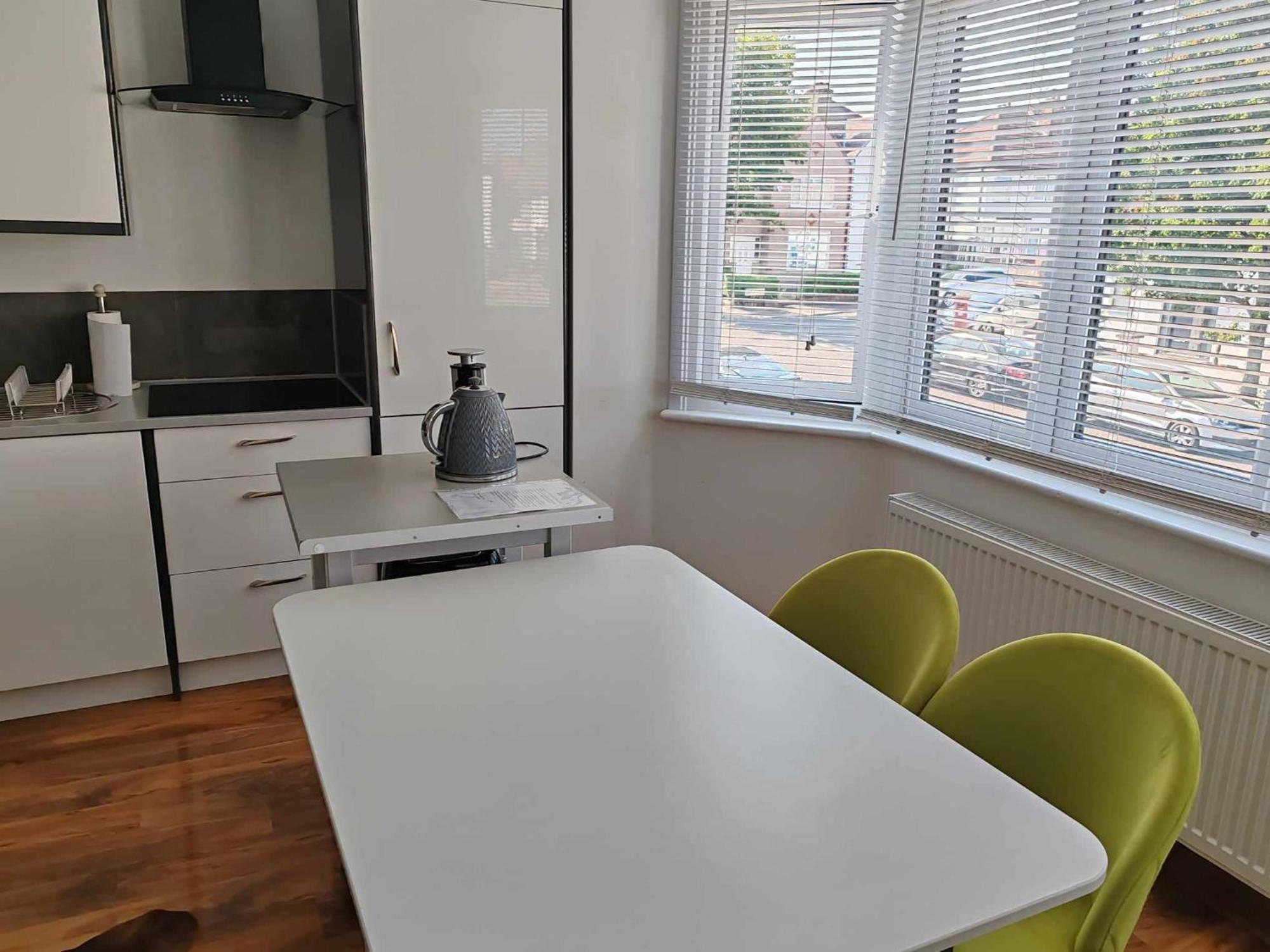Two Bedroom In Dollis Hill Appartamento