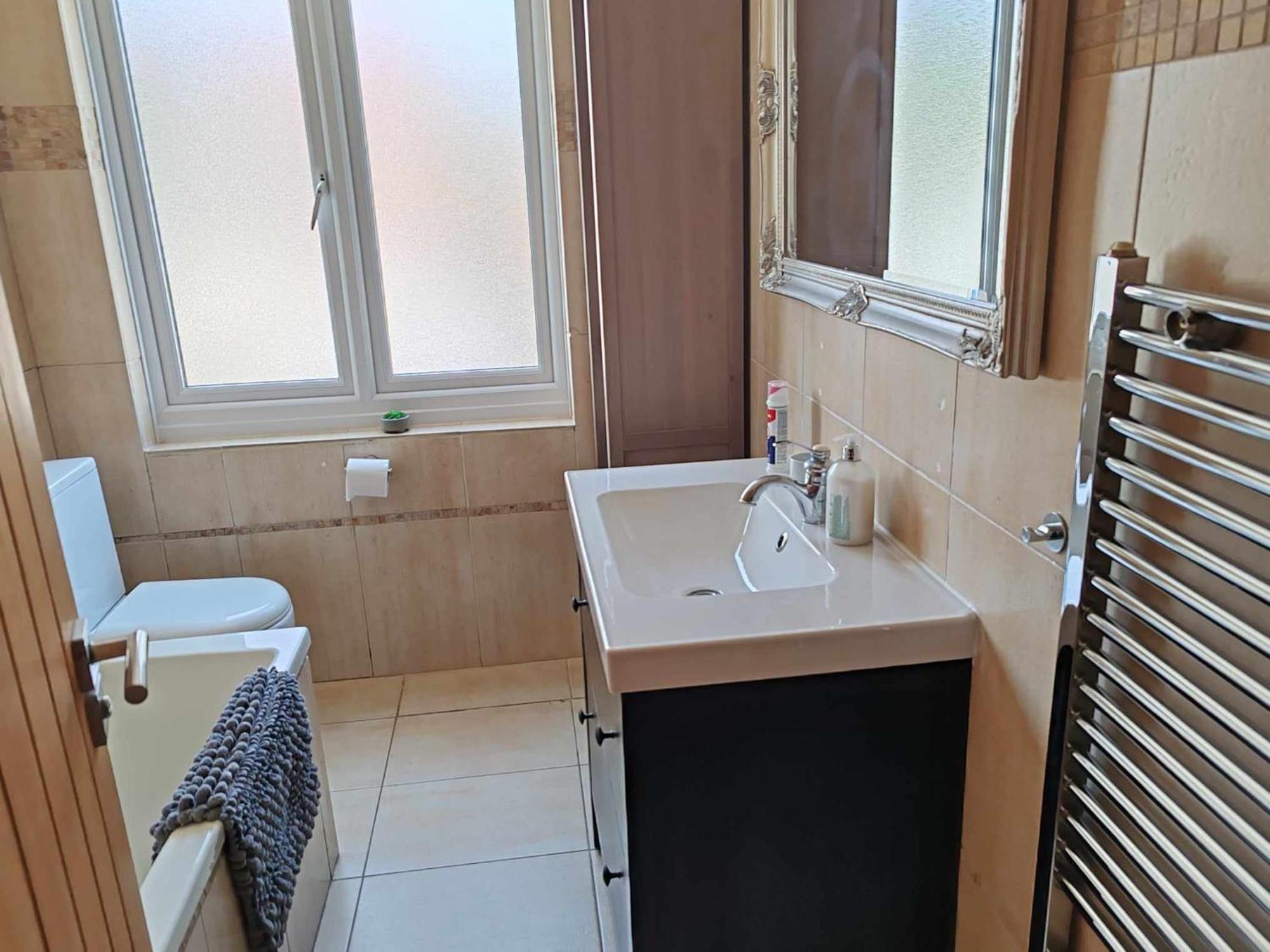 Appartamento Two Bedroom In Dollis Hill *